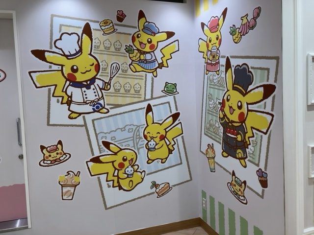 お土産にピカチュウスイーツの「ポケッフル」♪