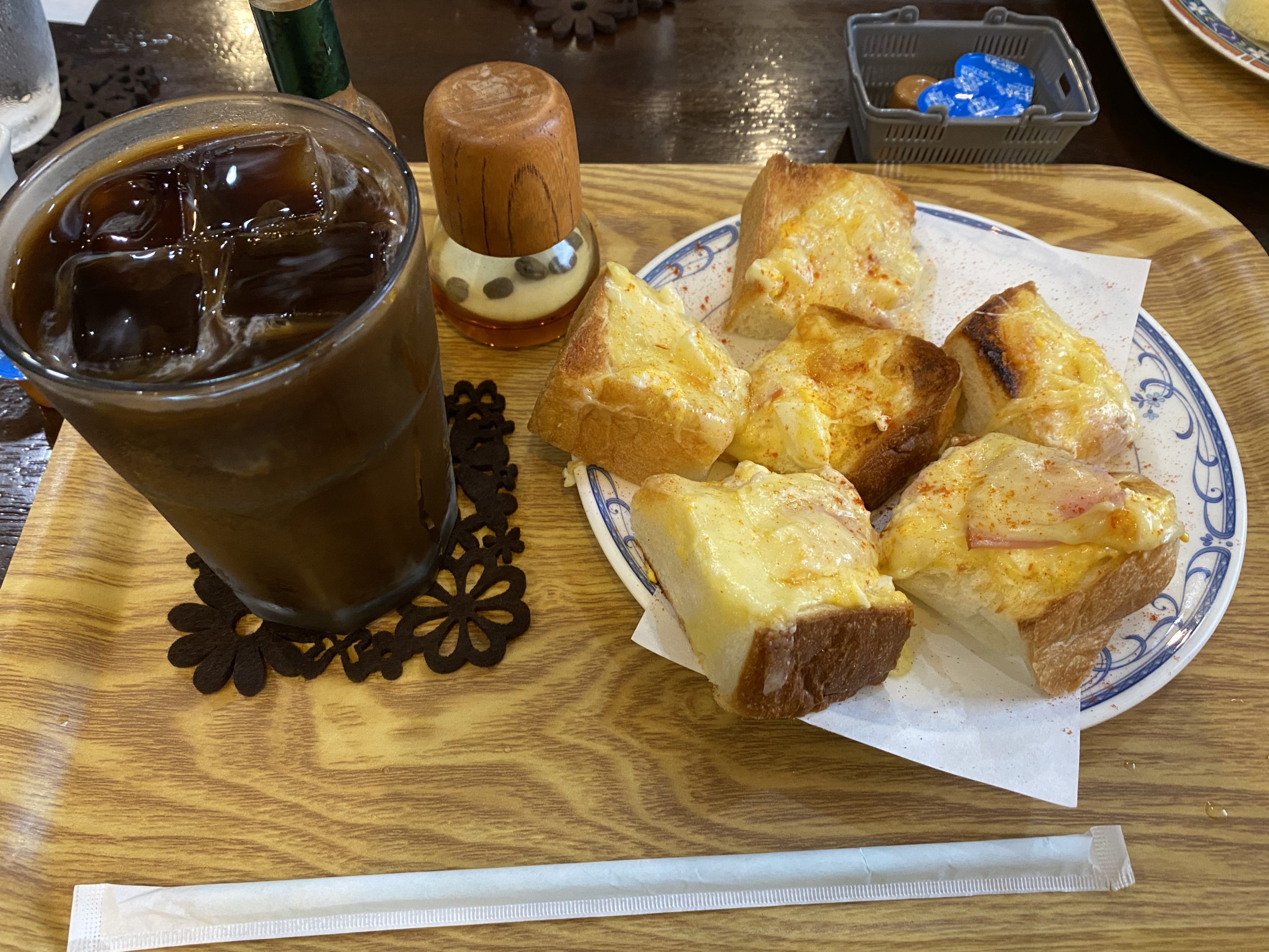 休みの日に近所のカフェへ