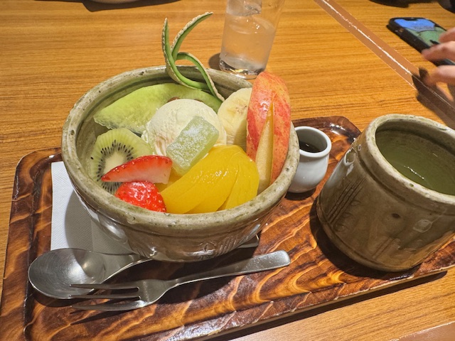 昔ながらの喫茶店！フルーツみつまめ